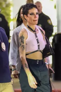 Halsey Umumkan Single Terbarunya di Tengah Perjuangannya Melawan Lupus