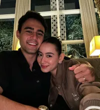 Hamil Anak Pertama, 8 Potret Laura Theux Bahagia Umumkan Bakal Jadi Ibu - Indra Brotolaras Tak Sabar Jadi Ayah