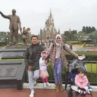 Hamil Muda, Zaskia Mecca & Putri Kecilnya Jalan-Jalan ke Jepang