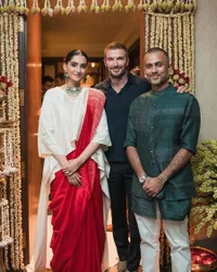 Hangat dan Akrab, 8 Potret Sonam Kapoor Undang David Beckham Dinner di Rumahnya di India - Dihadiri Banyak Artis