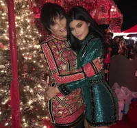 Hangat! Foto-Foto Natal Seleb Hollywood, Bertabur Kebahagiaan
