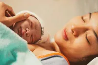 Hangatnya Kebersamaan Putri Marino & Chicco Bareng Baby Surinala
