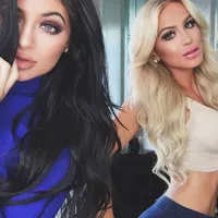 Hangout Seru Kylie Jenner, Dari Party Hingga Selfie Hot Menggoda