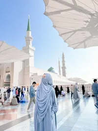 Happy Asmara Umrah Bareng Gilga Sahid, Cantik Bercadar