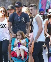 Happy Family! Potret Liburan Keluarga David Beckham di Disneyland