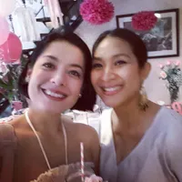 Happy Salma & Lulu Tobing, Persahabatan Dua Wanita Cantik di Bali