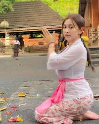 Hapus Foto Bareng Suami, Intip 8 Potret Cupi Cupita Liburan Seorang Diri ke Bali - Wajah Bahagia dan Berseri Jadi Sorotan