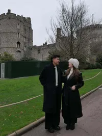 Harris Vriza Liburan di Inggris Bersama Istri Tercinta