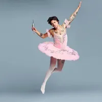 Sederet Outfit Antimainstream Harry Styles: Buktikan Fashion Itu Fleksibel dan Tanpa Batas