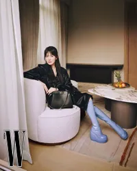 Hasil Pemotretan Terbaru Song Kyo Bersama Majalah W Korea Saat Hadiri Fendi Milan Fashion Week 2023, Cantik dengan Rambut Panjang