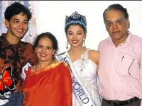 HBD Aishwarya Rai, Intip Yuk Momen Flashback Manis Bareng Ortu!