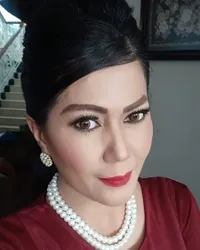 Helsi Herlinda, Si Ratu Judes Yang Masih Cantik di Usia 44 Tahun