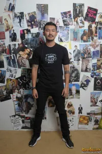Hitam Bak Kopi Ala Rio Dewanto & Chico Jericho, Ganteng Mana?
