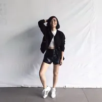 Hot Menggoda! Saat Rinni Wulandari Ekspos Kaki Mulus Tak Bernoda