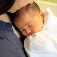 Hot Mom, 21 Hari Pasca Melahirkan Laura Basuki Langsung Langsing