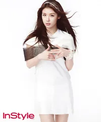 Ha Ji Won Cantik Berbalut Baju Putih