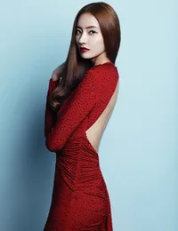 Han Chae Young Berpose Elegan di Harpers Bazaar Desember