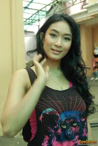 Happy Salma Belum Buru-Buru ke Pelaminan