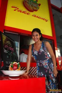 Happy Salma di Soft Launching Vegas Hotdog Central Park