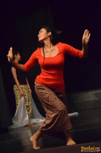 Happy Salma Pilih Fokus di Dunia Panggung