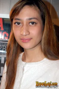 helmalia putri