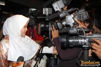 Hetty Koes Endang Kunjungi Suami di Polres Jakpus