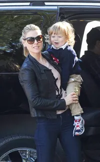 Hollywood Hot Mama
