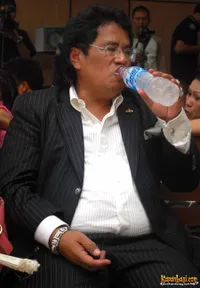 Hotman Paris Buka Pernikahannya Dengan Meriam Belina