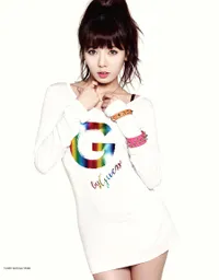 HyunA Tampil Seksi di G by Guess