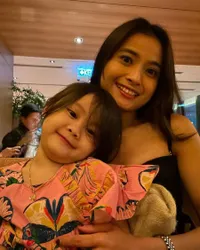 Ibu dan Anak Saingan Cantiknya, 8 Potret Acha Septriasa dan Bridgia yang Bestie Banget Kayak Sahabat