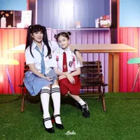 Ibu dan Anak Saling Curi Perhatian, Potret Ussy Sulistiawaty dan Shakeela Eleanor yang Sama-sama Cantik - Bak Adik Kakak Banget