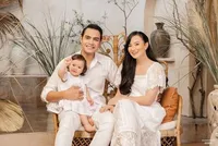 Ibu dan Anak Sama-Sama Cantiknya, 11 Potret Terbaru Keluarga Asmirandah yang Harmonis Banget - Ekspresi Baby Chloe Jadi Sorotan