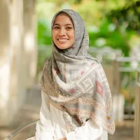 Ibu Dua Anak, Ini Foto-Foto Gaya dan Pesona Alyssa Soebandono yang Masih Terlihat Seperti Anak Kuliahan