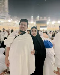 Ibu Ria Ricis Beberapa Kali Jatuh Sakit Hingga Dilarikan ke ICU Saat Menunaikan Ibadah Haji, Oki Setiana Dewi Minta Doa