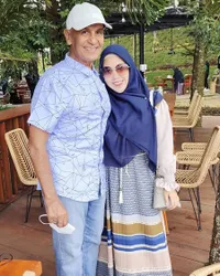 Ibu Sambung yang Lebih Muda Dari Shireen & Zaskia, 10 Potret Santi Istri Mark Sungkar - Selisih 45 Tahun Sama Suami