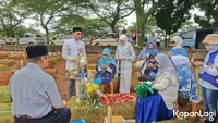 Ibu Vidi Aldiano Rutin Ziarah Hingga 40 Hari, Kenang Lagu 'Mama' yang Sering Jadi Candaan