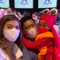 Identik Dengan Peran Antagonis, 8 Potret Raya Kohandi dan Sang Suami yang Selalu Harmonis - Kompak Rayakan Ultah Sang Anak