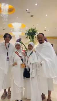 Iis Dahlia Ceritakan Pengalaman Umrah Bersama 16 Anggota Keluarga, Terasa Spesial Karena Bisa Kumpul