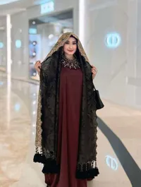 Iis Dahlia Nyaris Cuma Pakai Ciput di Fashion Show Ivan Gunawan, Kerudungnya Ketinggalan