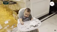 Ikut Irwansyah dan Zaskia Sungkar Salat, 7 Potret Gemasnya Baby Ukkasya Anteng Banget Dengarkan Sang Ayah Adzan Hingga Mengaji