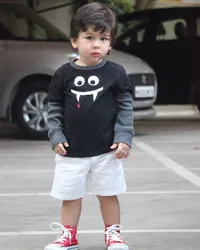 Ikut Pesta Halloween, Taimur Ali Khan Jadi Vampir Super Nggemesin