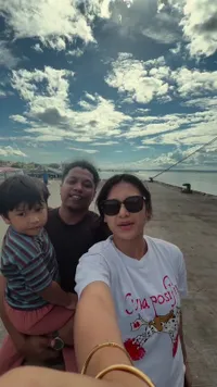 Indah Permatasari dan Arie Kriting Lanjut Mudik ke Makassar dari Baubau Pakai Kapal