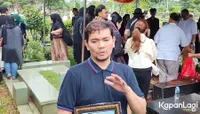 Indra Bekti Antarkan Ibunda Sambung ke Peristirahatan Terakhir, Ungkap Keinginannya Umrah Belum Terwujud