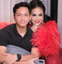 Ingin Lepas dari Bayang-Bayang Orang Tua, 8 Potret Azriel Hermasyah yang Disebut Mulai Tertarik di Dunia Politik - Akan Ikuti Jejak Kris Dayanti?