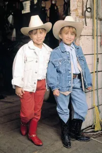 Ini Bukti Jika Mary-Kate & Ashley Olsen Memang Gemesin Dari Kecil