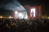 Ini Galeri Alex Turner Yang Bisa Bikin Kamu Gagal Fokus