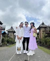 8 Potret Keseruan Kier King Saat Liburan ke Bali - Tetap Glowing Meski di Bawah Terik Matahari