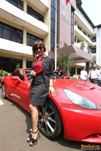 Inilah Ferrari Mewah Roro Fitria Yang Plat Nomornya Tak Terdaftar