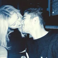 Inilah Foto-Foto Bukti Zayn Malik Cinta Mati Pada Perrie Edwards!