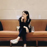 Inspirasi OOTD Kuliah ala Maudy Ayunda, Kasual tapi Sopan dan Mudah Ditiru